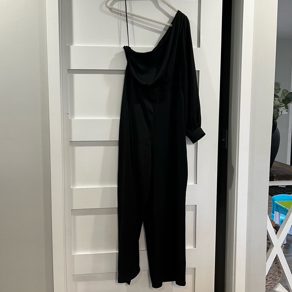 Express One-Shoulder Jumpsuit - Picture 6 of 8